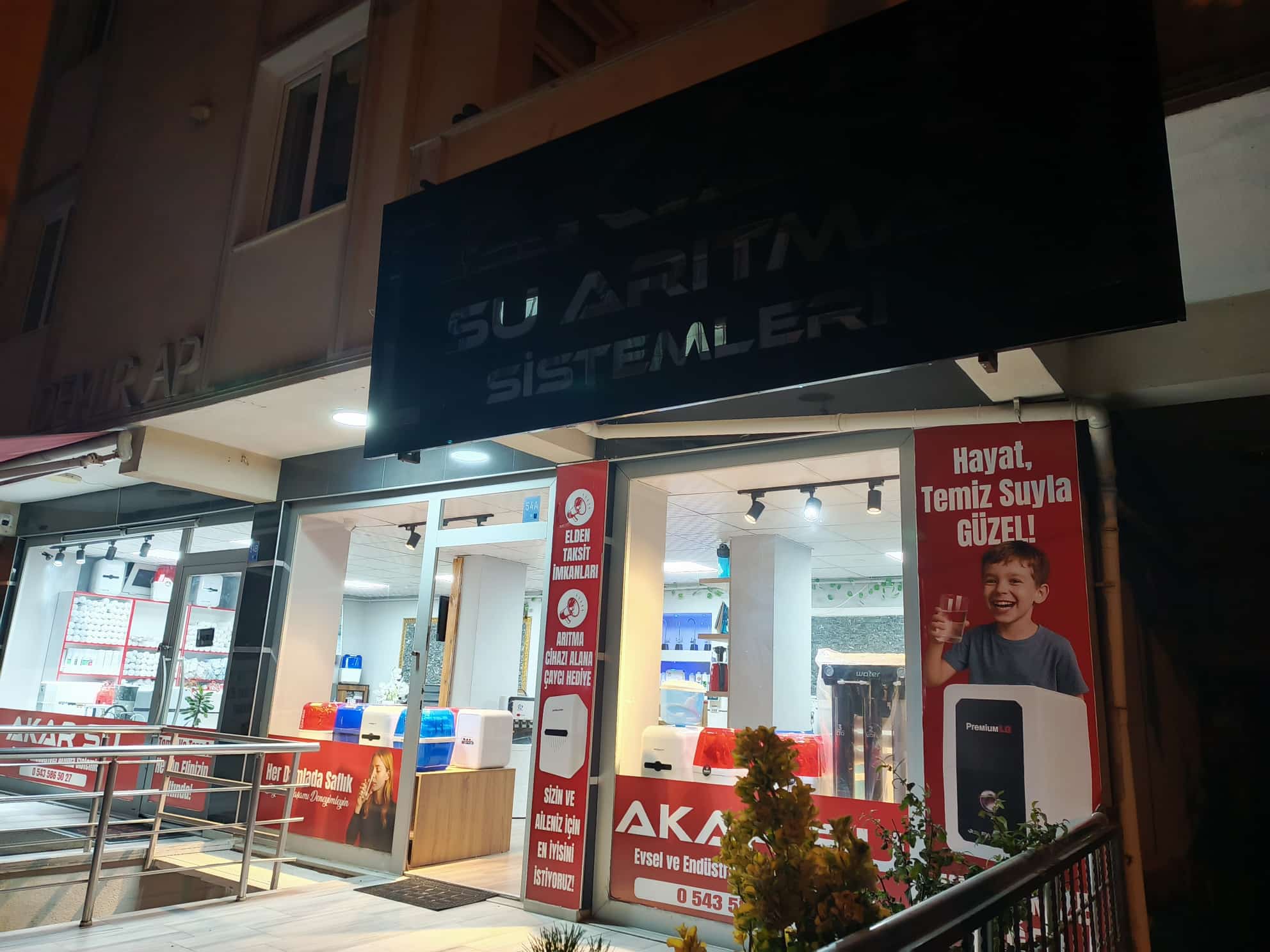 Akar Su Dükkan Fotoğrafı